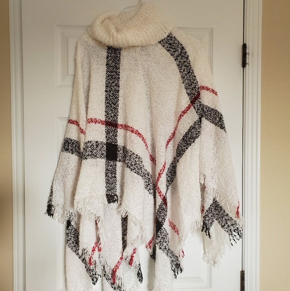Knitted poncho - Picture 1 of 2
